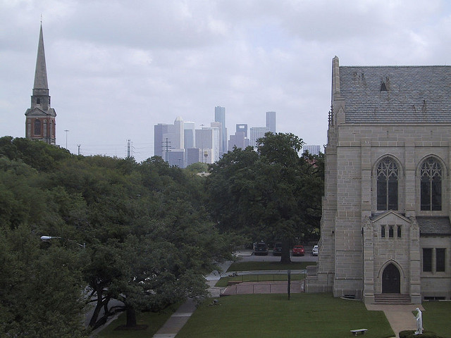 Churches in Houston (by flickr user Dallas, https://creativecommons.org/licenses/by/2.0/legalcode)